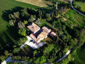 Villa Ginevri, La casa vacanze immersa nel verde Mondavio